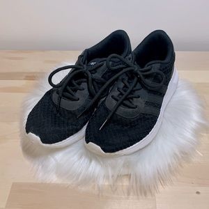 Black and white adidas neo size 7